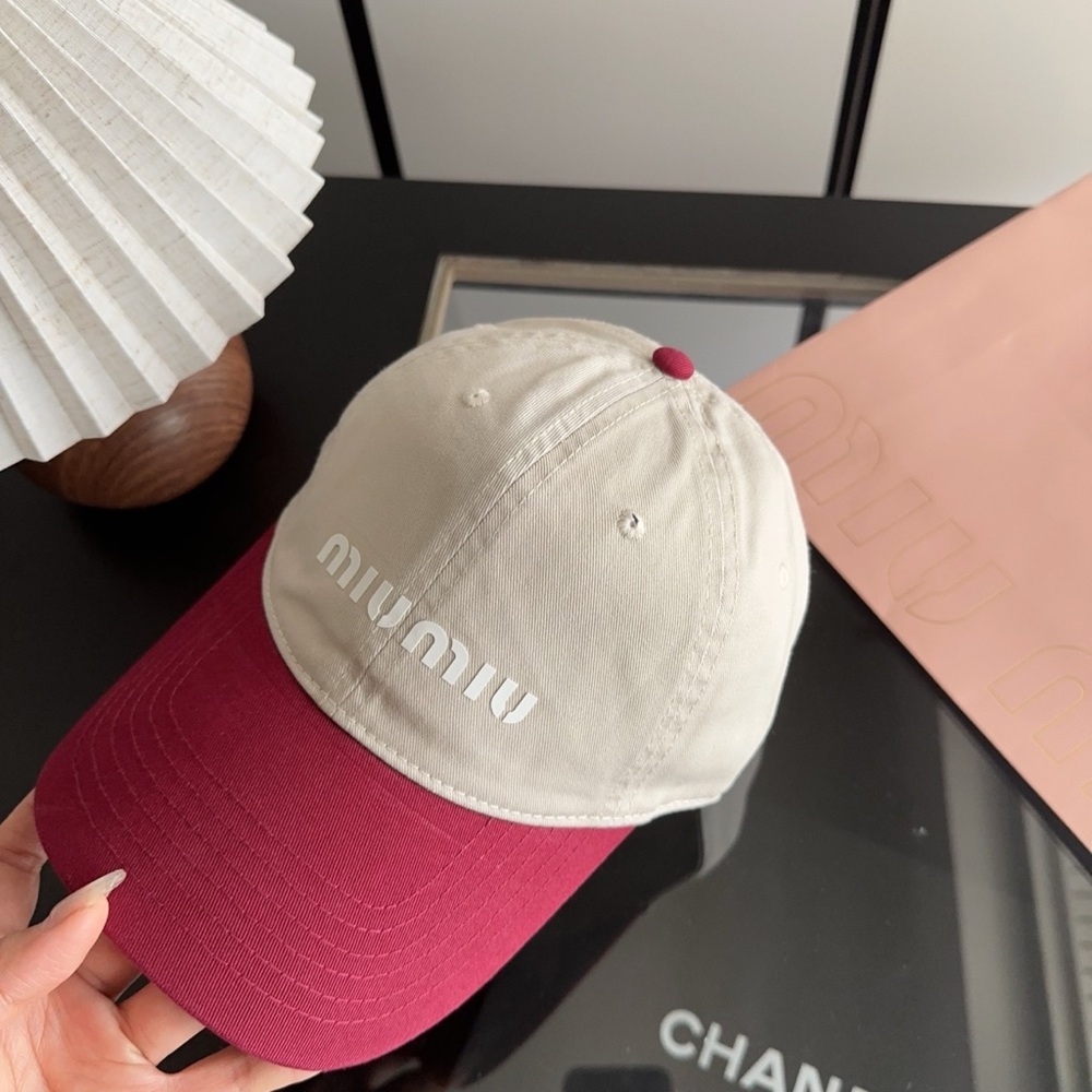 Miu Miu baseball cap for sun protection - Picture 3 of 5